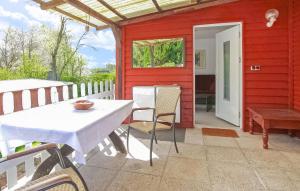 RiepkeにあるFerienhaus Cammin Ot Riepkeの赤い家 +11枚の写真