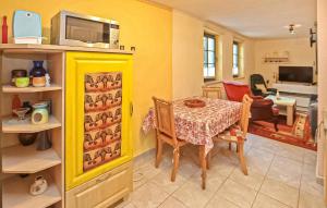 Μια τηλεόραση ή/και κέντρο ψυχαγωγίας στο Ferienwohnung Waren Müritz