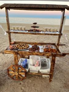a picnic table on the beach with food on it at Departamento Irene in San Felipe