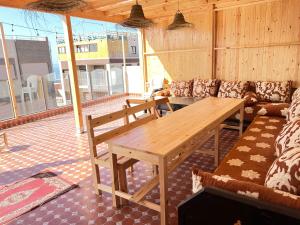 Area soggiorno di Sun Set Surf House Imsouane