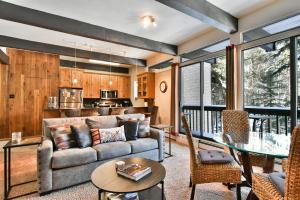 Χώρος καθιστικού στο Tamarisk Après Condo: Walk to Slopes/Town