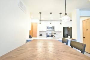 Köök või kööginurk majutusasutuses Lake Forest Mountainview Condo: Great Location, Amazing Views