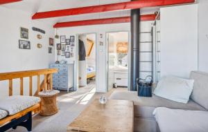 Χώρος καθιστικού στο 2 Bedroom Beautiful Home In Ebeltoft