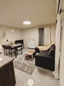 a living room with a couch and a table at Ghini Venes 2 Καλώς ήλθες in Tríkala +1 photo