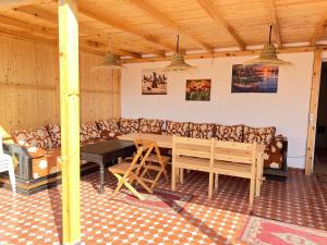 Area soggiorno di Sun Set Surf House Imsouane