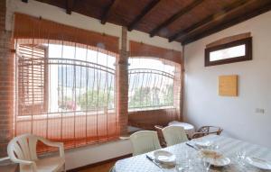 Χώρος καθιστικού στο 2 Bedroom Stunning Apartment In Solanas +5 φωτογραφίες