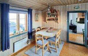 Kuchyň nebo kuchyňský kout v ubytování 4 Bedroom Awesome Home In Hemsedal