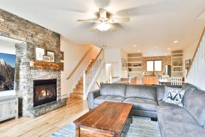 Khu vực ghế ngồi tại Prospect Point Getaway: Mountain Views w/ Private Hot Tub