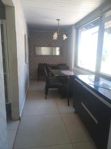 Φωτογραφία από το άλμπουμ του Casa aconchegante próximo praia σε Γκουαρούχα