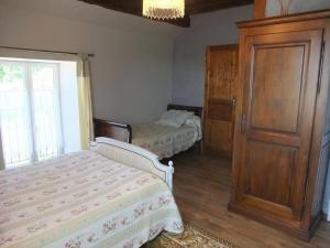 Gallery image of Maison historique avec chambres d'hôtes et parc clos à Choye - FR-1-583-293 in Choye