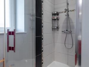 Koupelna v ubytování Maison rénovée en bord de Saône, pêche et détente - FR-1-583-300 + 15 fotografií