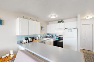 Dapur atau dapur kecil di NYE Beach Haven Studio