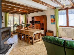 Posezení v ubytování Maison charmante avec jardin, terrasse et parking près du Ballon d'Alsace - FR-1-583-297