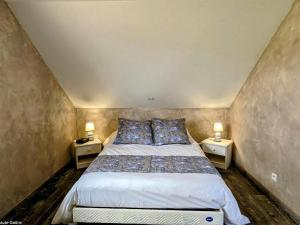 Postel nebo postele na pokoji v ubytování Maison charmante avec jardin, terrasse et parking près du Ballon d'Alsace - FR-1-583-297