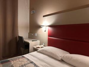 A bed or beds in a room at Hotel City 20