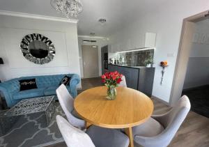 Część wypoczynkowa w obiekcie Apartament Glamour - 5 Mórz - Basen - SPA - Sauna