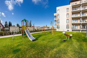 Plac zabaw dla dzieci w obiekcie Apartament Glamour - 5 Mórz - Basen - SPA - Sauna