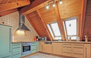 Kuchyň nebo kuchyňský kout v ubytování Ferienwohnung Waren Müritz + 16 fotografií