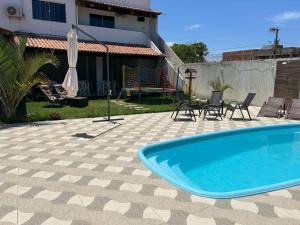 Bazén v ubytování Casa de temporada Guriri com Piscina - Cod 34 nebo v jeho okolí