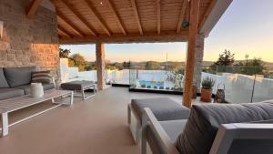 Πισίνα στο ή κοντά στο Villa MM Stankovci with heated pool, sauna, jacuzzi