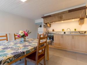 Φωτογραφία από το άλμπουμ του Maison rénovée à la campagne, jardin clos, animaux admis, vélos & parking privés - FR-1-583-335 σε Équevilley