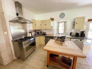 Fotografie z fotogalerie ubytování Gîte en Touraine avec piscine privée, spa et WiFi - FR-1-381-601 v destinaci Cussay