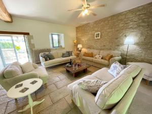 Fotografie z fotogalerie ubytování Gîte en Touraine avec piscine privée, spa et WiFi - FR-1-381-601 v destinaci Cussay