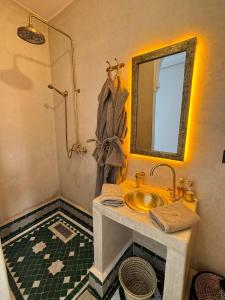 Koupelna v ubytování RIAD KS & SPA