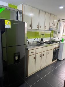 Kuchyň nebo kuchyňský kout v ubytování Apartamento Entero Sector Exclusivo De Zipaquira
