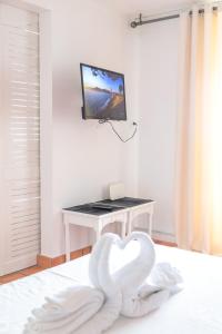 Un ou plusieurs lits dans un hébergement de l'établissement Appartements avec vue mer à Tartane