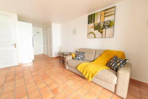 Coin salon dans l'établissement Appartements avec vue mer à Tartane