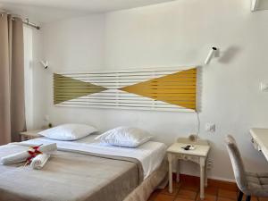Un ou plusieurs lits dans un hébergement de l'établissement Appartements avec vue mer à Tartane