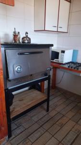 a kitchen with a stove top oven in a kitchen at Departamento Amplio Familiar in Ushuaia