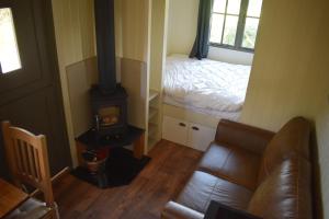 Posezení v ubytování Forton House Shepherd's Huts