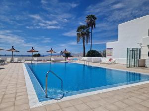 Bazén v ubytování Ocean View Apartments nebo v jeho okolí