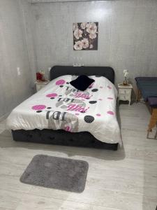 Posteľ alebo postele v izbe v ubytovaní Royale spa + 2 fotografie