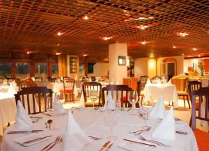 Restoran või mõni muu söögikoht majutusasutuses Jalsa Beach Hotel & Spa +37 fotot
