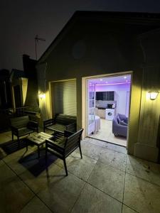 Posezení v ubytování Le Petit Quincy, appartement T2 avec terrasse