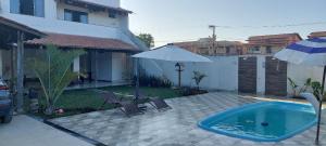 Bazén v ubytování Casa de temporada Guriri com Piscina - Cod 34 nebo v jeho okolí