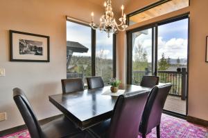 Φωτογραφία από το άλμπουμ του Lodgepole Lookout: Panoramic Mountain Views σε Sentinel Island