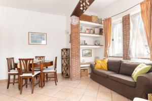 a living room with a couch and a table at Casa Kanustera in Ischia