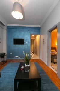 Μια τηλεόραση ή/και κέντρο ψυχαγωγίας στο Aristotelous Family House