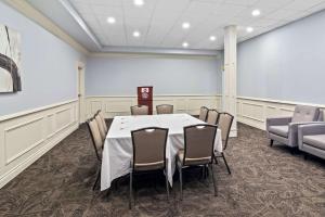 a conference room with a table and chairs at Best Western Plus Pitt Meadows Inn & Suites in Pitt Meadows +54 photos