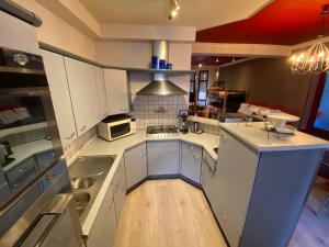Kjøkken eller kjøkkenkrok på J and R Brussels City Apartment