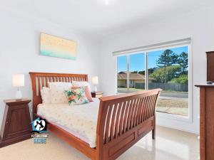 Una cama o camas en una habitación de Welcome to Your Ultimate Beachside Escape