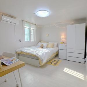 Postel nebo postele na pokoji v ubytování Rapym Coliving House