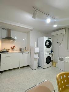 Kuchyň nebo kuchyňský kout v ubytování Rapym Coliving House