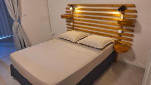 Postel nebo postele na pokoji v ubytování Studio 50m de la mer Village du Diamant