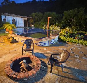 Bazén v ubytování Casa campestre Finca la Roca nebo v jeho okolí
