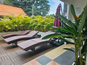 Ein Garten an der Unterkunft DB Studios Samui - Adults Only